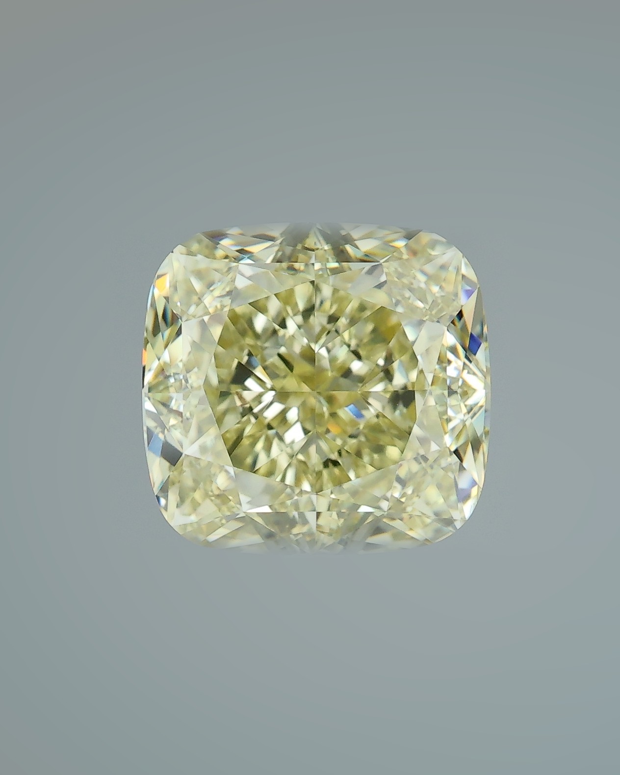 5.04 ct Cushion Fancy Colour Diamond, VVS1, Fancy Yellow